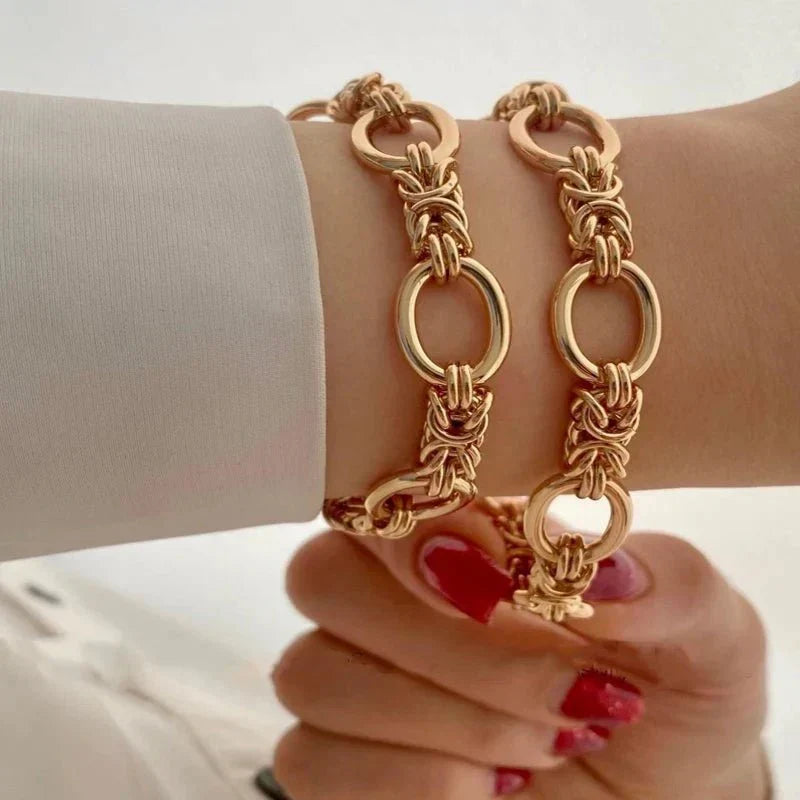 Contrasting Statement Chain Bracelet